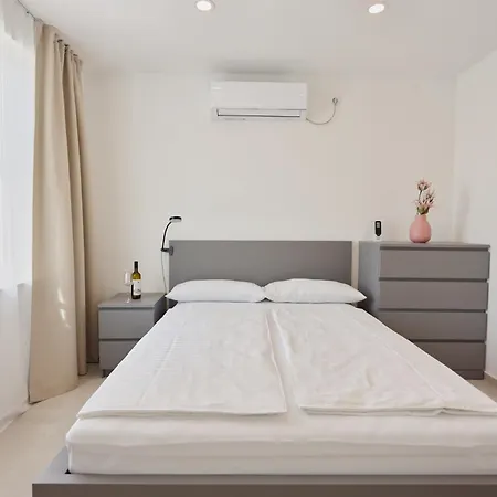 Daire Ramljak - Soba-zimmer-room Fuer Zwei 