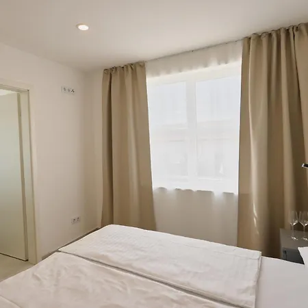Ramljak - Soba-zimmer-room Fuer Zwei 
